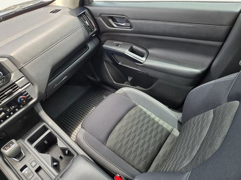 Used 2023 Nissan Pathfinder S FWD image 16
