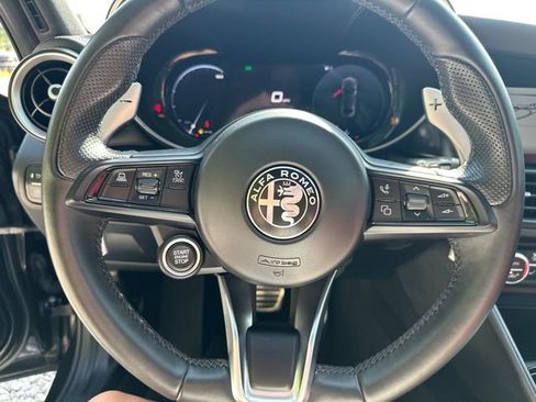 Used 2024 Alfa Romeo Giulia Veloce AWD/4WD image 27
