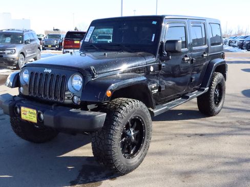 Used 2018 Jeep Wrangler Unlimited Sahara w/ Connectivity Group image 3