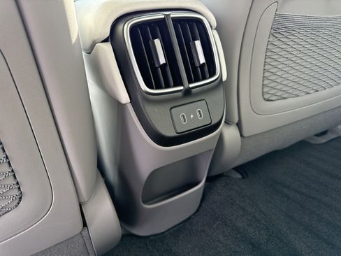 Used 2025 Hyundai Ioniq 6 Limited image 17