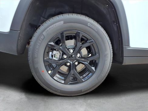 New 2025 Jeep Grand Cherokee Laredo image 7