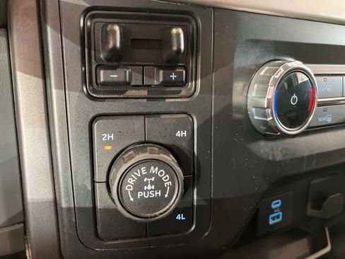 Used 2022 Ford F150 XLT w/ Trailer Tow Package image 19