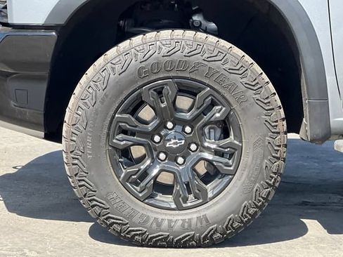 Used 2023 Chevrolet Silverado 1500 ZR2 w/ Technology Package AWD/4WD image 37
