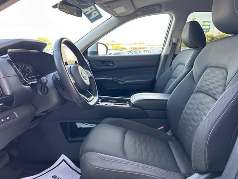 Used 2025 Nissan Pathfinder SV FWD image 15