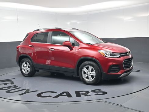 Used 2020 Chevrolet Trax LT w/ Driver Confidence Package image 2