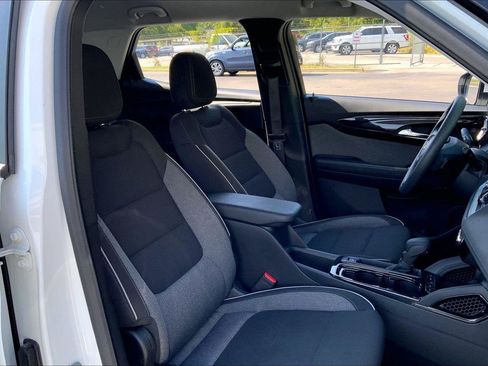 Used 2025 Chevrolet TrailBlazer LT AWD/4WD image 7