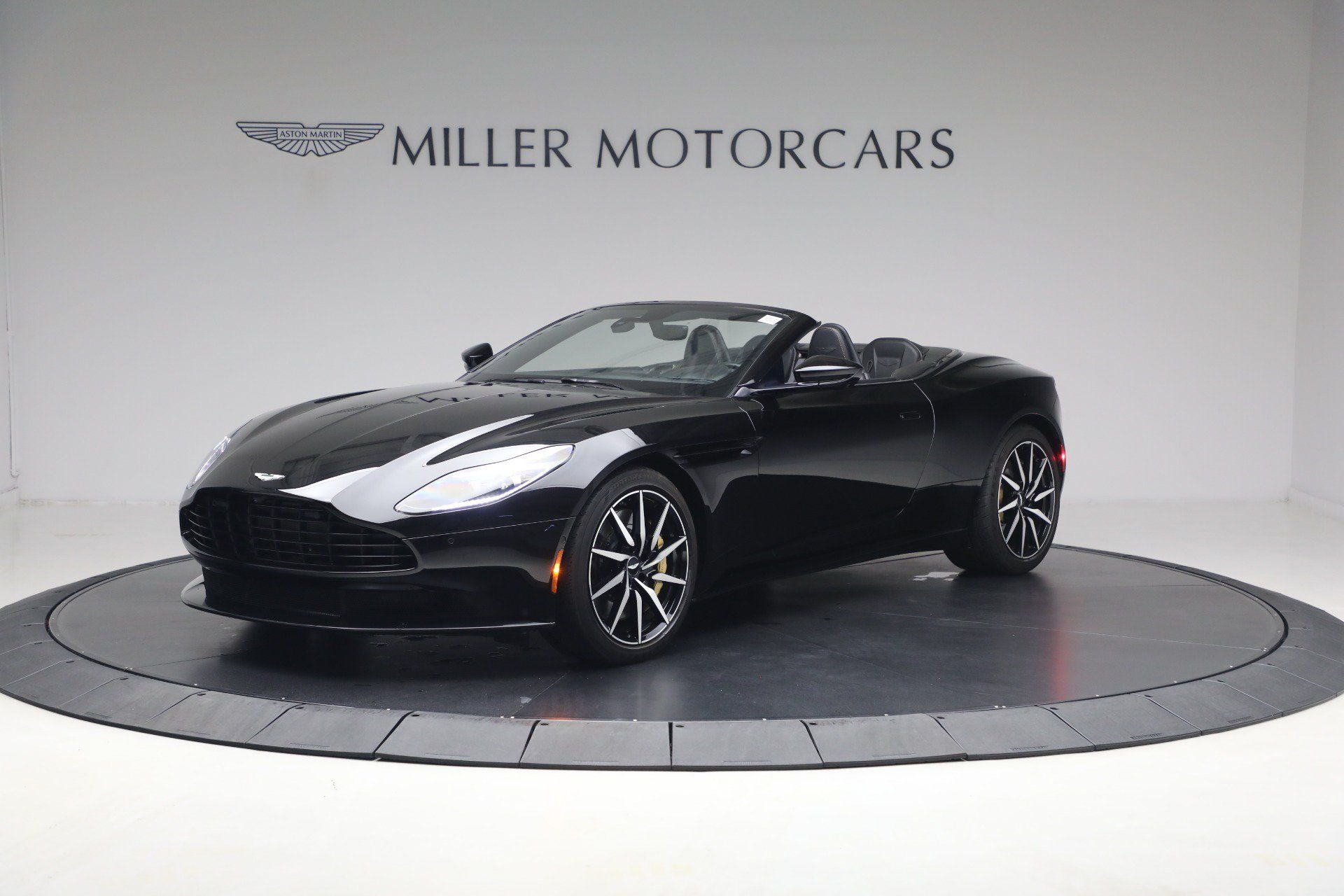 Used 2020 Aston Martin DB11 Volante RWD image 1