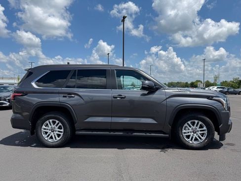 Used 2025 Toyota Sequoia SR5 AWD/4WD image 4