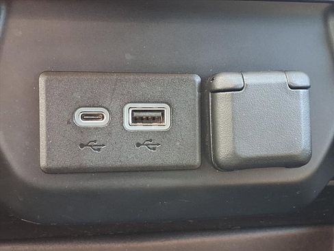 Used 2020 Chevrolet Silverado 1500 RST w/ Texas Edition image 11