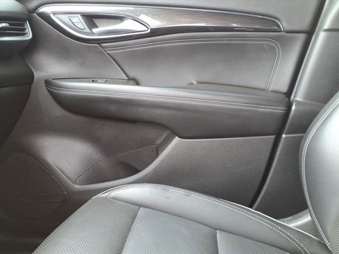 Used 2022 Buick Envision Essence w/ Safety Package image 24