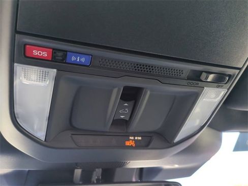 Used 2025 Subaru Forester Premium image 24