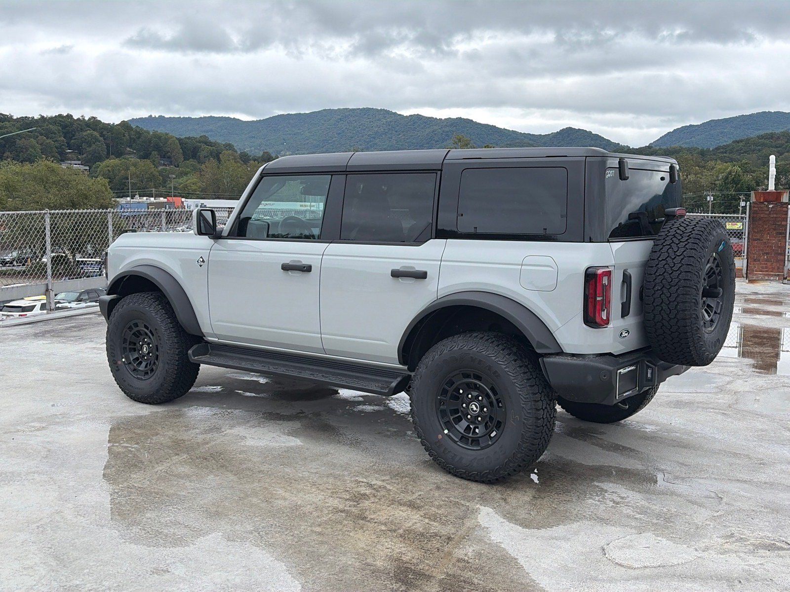 New 2026 Ford Bronco Outer Banks w/ Sasquatch Package AWD/4WD image 4