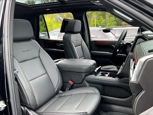 Used 2025 GMC Yukon Denali w/ Denali Reserve Package AWD/4WD image 28