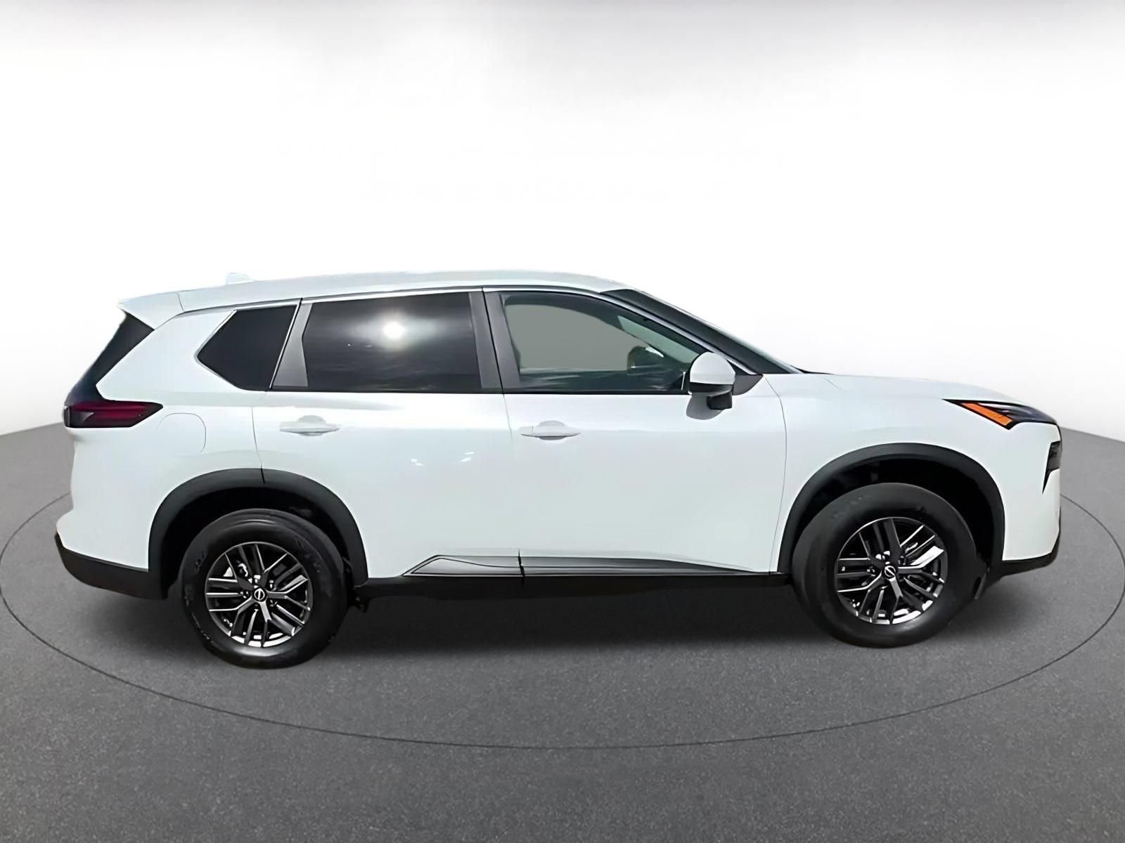 Used 2026 Nissan Rogue SV FWD image 14