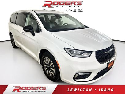 Certified 2024 Chrysler Pacifica Limited