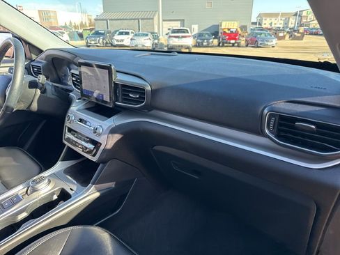 Used 2022 Ford Explorer XLT w/ Equipment Group 202A image 28