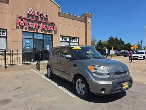 Used 2011 Kia Soul + w/ Audio Pkg FWD image 3