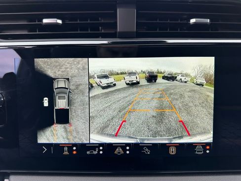 Used 2024 GMC Sierra 1500 AT4 w/ Technology Package image 5