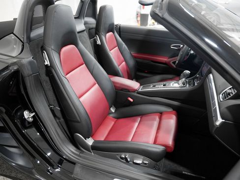 Used 2017 Porsche 718 Boxster RWD image 25