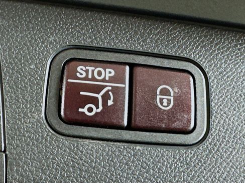 Used 2016 Mercedes-Benz GLC 300 4MATIC image 30