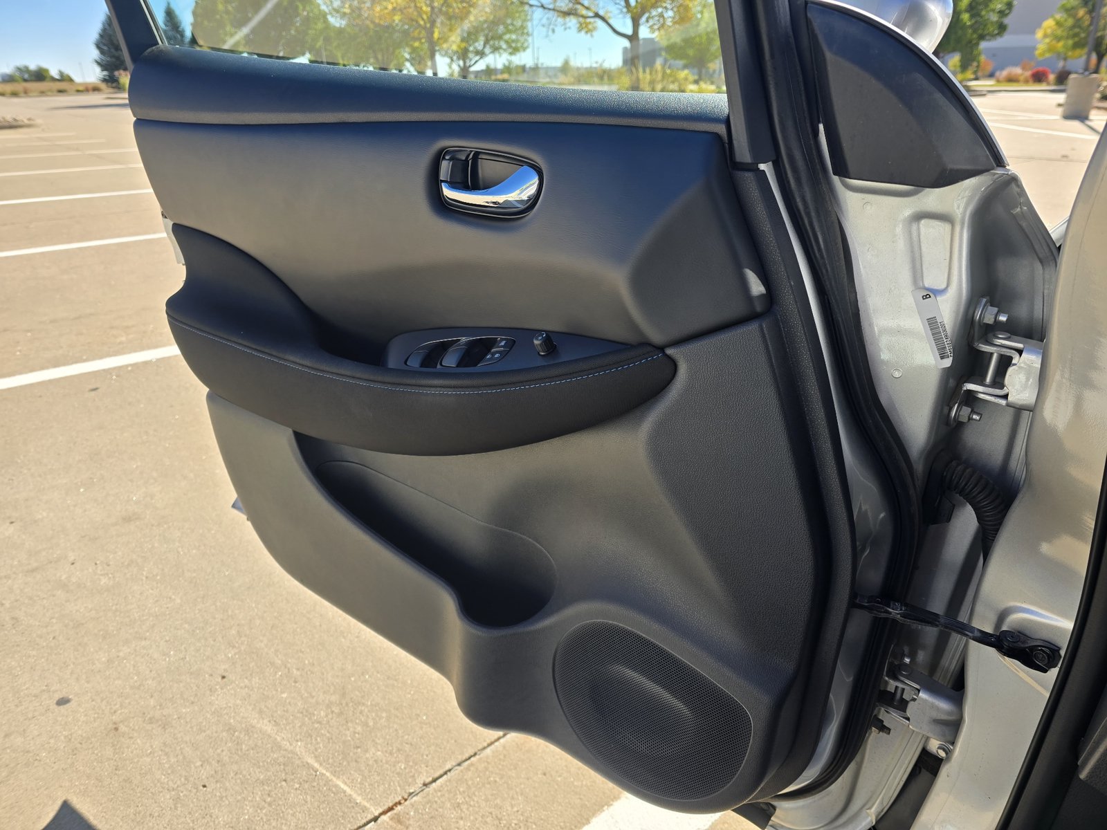 Used 2025 Nissan Leaf S FWD image 17