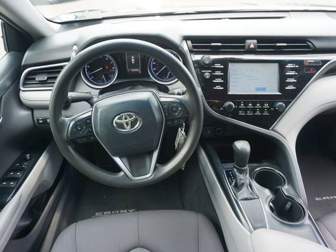 Used 2018 Toyota Camry LE FWD image 5