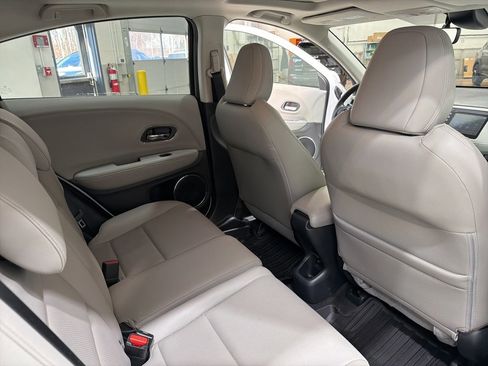 Used 2019 Honda HR-V Touring image 31
