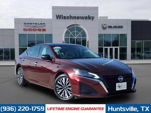 Used 2025 Nissan Altima 2.5 SV FWD image 1