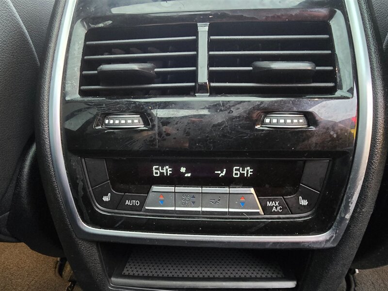 Used 2021 BMW X7 xDrive40i w/ Premium Package AWD/4WD image 9