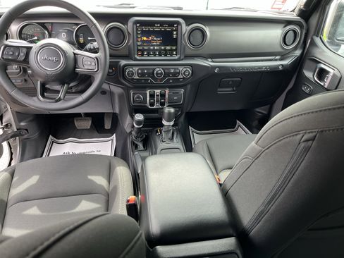 Used 2023 Jeep Wrangler Unlimited w/ Sun & Screen Package image 21