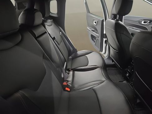 Used 2025 Jeep Compass Trailhawk AWD/4WD image 16