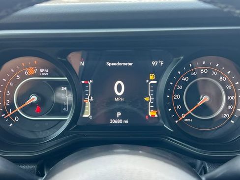 Used 2025 Jeep Wrangler Unlimited Rubicon AWD/4WD image 19