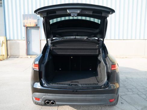 Used 2017 Jaguar F-PACE Premium image 16