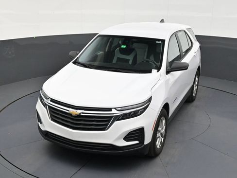 Used 2024 Chevrolet Equinox LS FWD image 19
