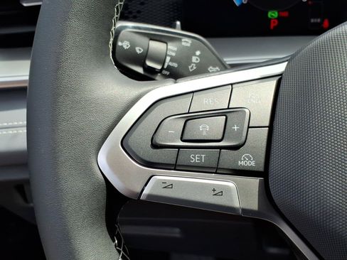 New 2026 Volkswagen Tiguan SE FWD image 16