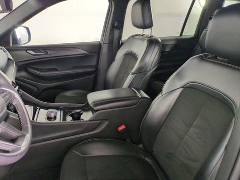 Used 2024 Jeep Grand Cherokee L Altitude image 12