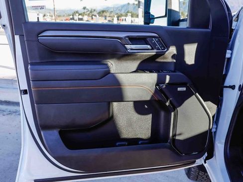 Used 2025 GMC Sierra 2500 AT4 image 24