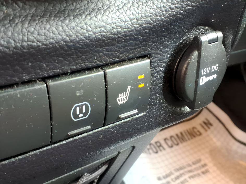 Used 2016 Jeep Wrangler Unlimited Sahara AWD/4WD image 18