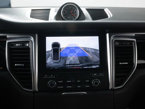 Used 2018 Porsche Macan image 37