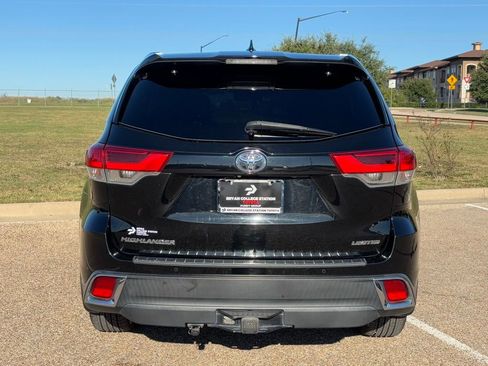 Used 2019 Toyota Highlander Limited Platinum image 6