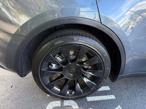Used 2023 Tesla Model Y AWD image 33
