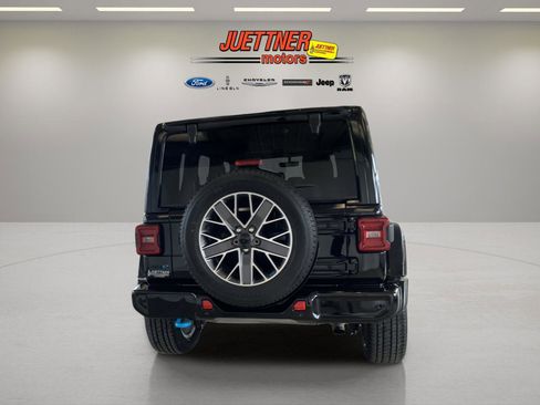 Used 2022 Jeep Wrangler Unlimited Sahara AWD/4WD image 10