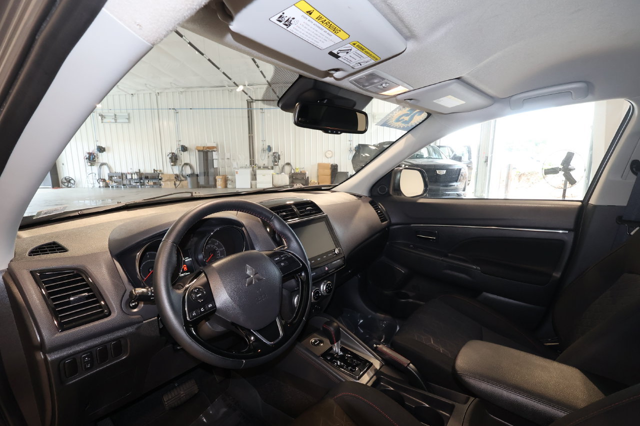 Used 2025 Mitsubishi Outlander Sport LE AWD/4WD image 9