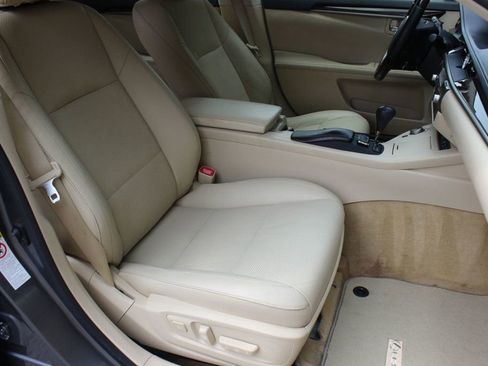 Used 2015 Lexus ES 350 w/ Luxury Package FWD image 24