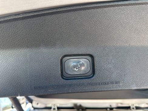 Used 2018 Ford Explorer XLT w/ Equipment Group 202A AWD/4WD image 10