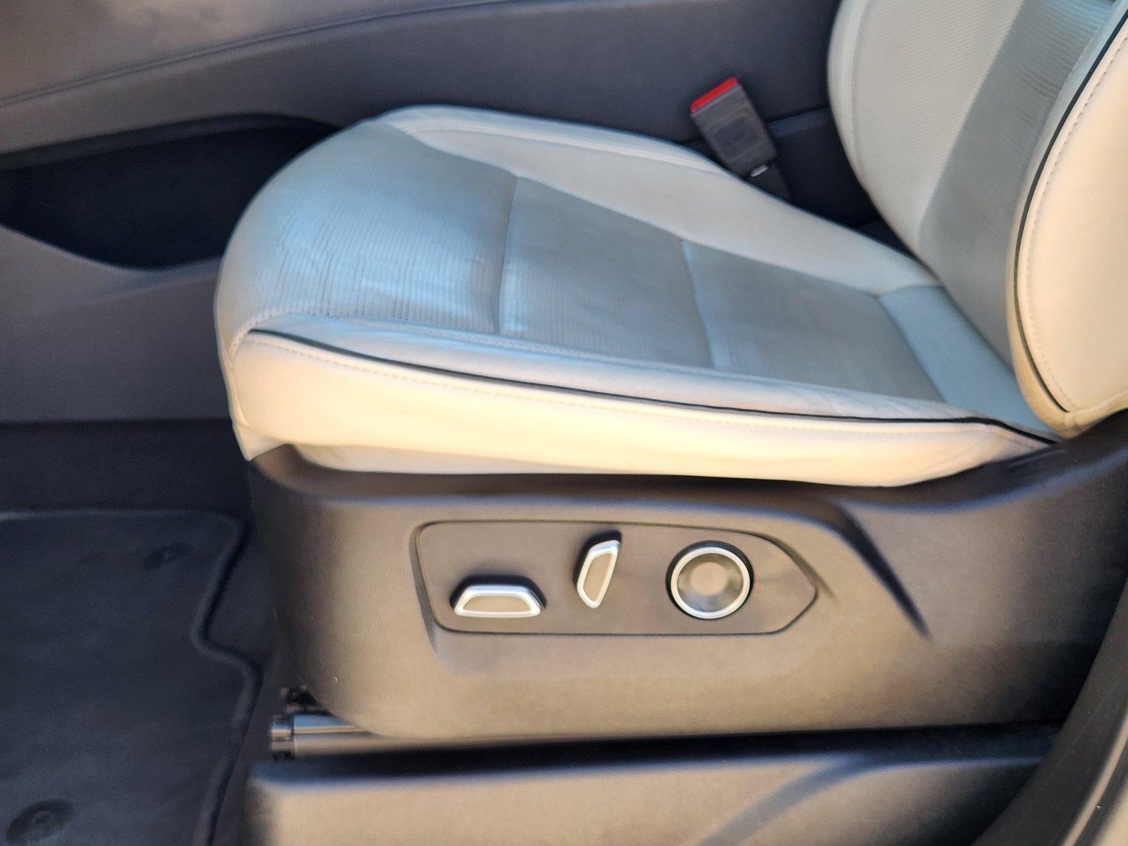 Used 2024 Cadillac Escalade ESV Sport RWD image 26