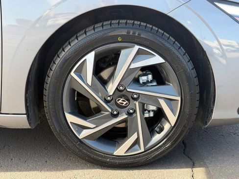 Used 2024 Hyundai Elantra Limited image 11