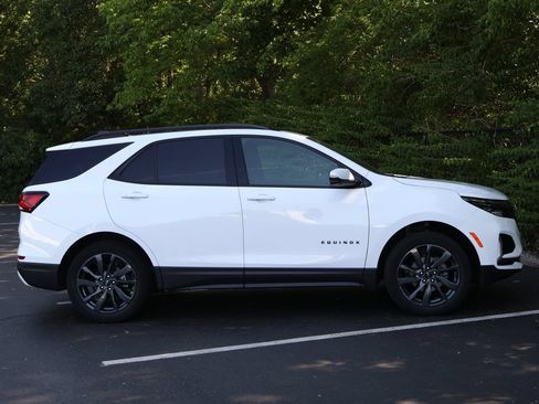 Certified 2023 Chevrolet Equinox RS w/ RS Leather Package AWD/4WD image 12