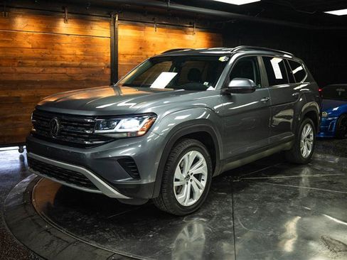 Used 2021 Volkswagen Atlas SE w/ Towing Package FWD image 2