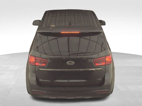 Used 2021 Kia Sedona LX image 16